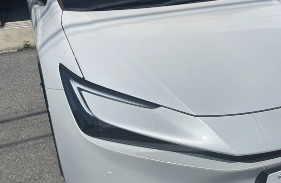 TOYOTAプリウスPHEVのドアパンチ修理 | 伊勢崎市のデントリペア専門店CAPTAIN DENT