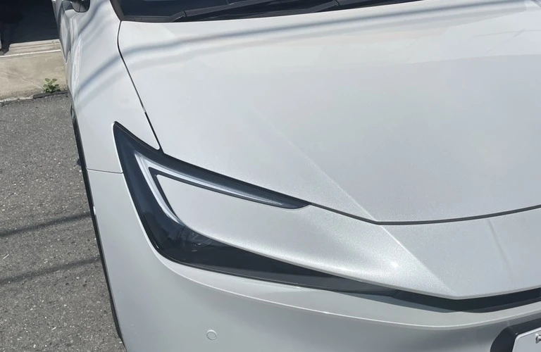 TOYOTAプリウスPHEVのドアパンチ修理 | 伊勢崎市のデントリペア専門店CAPTAIN DENT